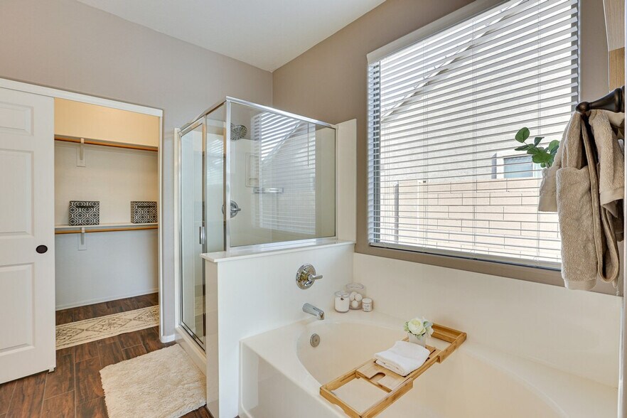 Building Photo - 14973 N 135th Dr