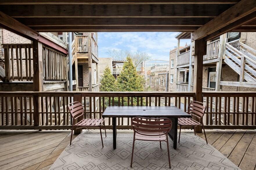 Building Photo - 2467 N Clark St