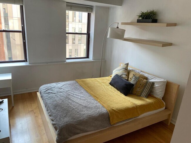 Building Photo - 40 E 9th St