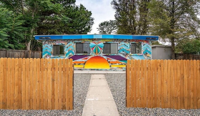 Building Photo - Beautiful Ground Level 2 Bedroom in Lakewood w/ In-Unit W/D!- Pets Welcome!