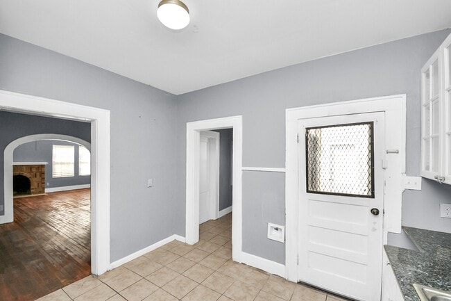 Building Photo - 3319 Holman St
