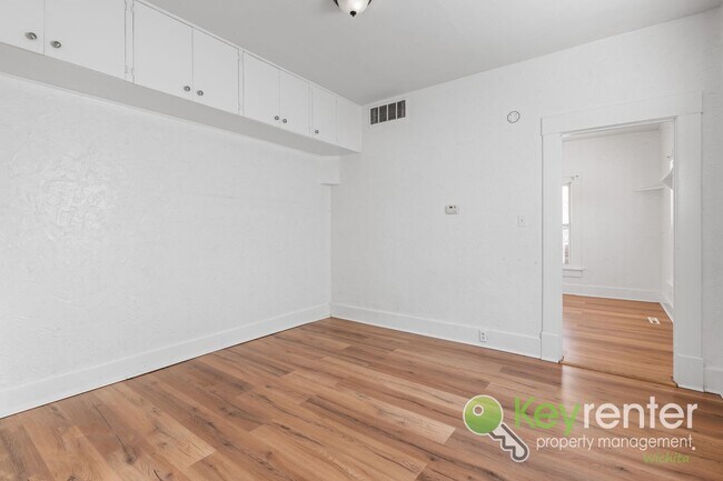 Building Photo - N Jefferson Duplex