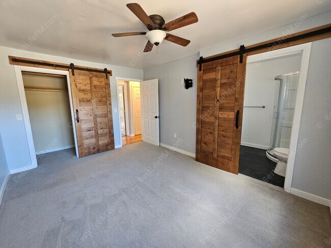 Building Photo - 408 SE Kibling St