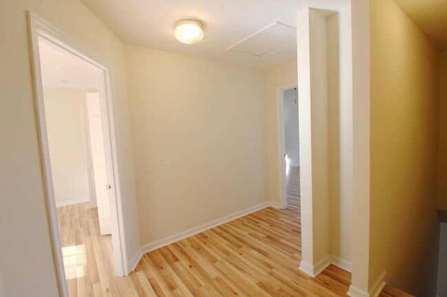 Building Photo - 351 Emerson Ln