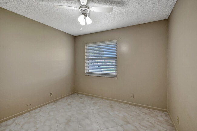 Building Photo - 15792 Philodendron Cir