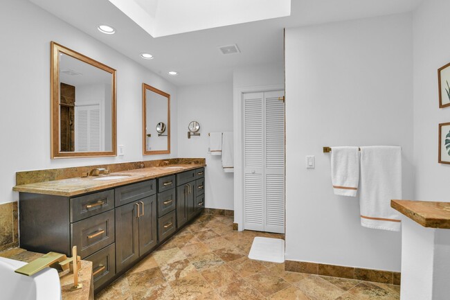 Building Photo - 753 Villa Portofino Cir