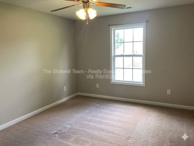 Building Photo - 6017 Friendship Ln