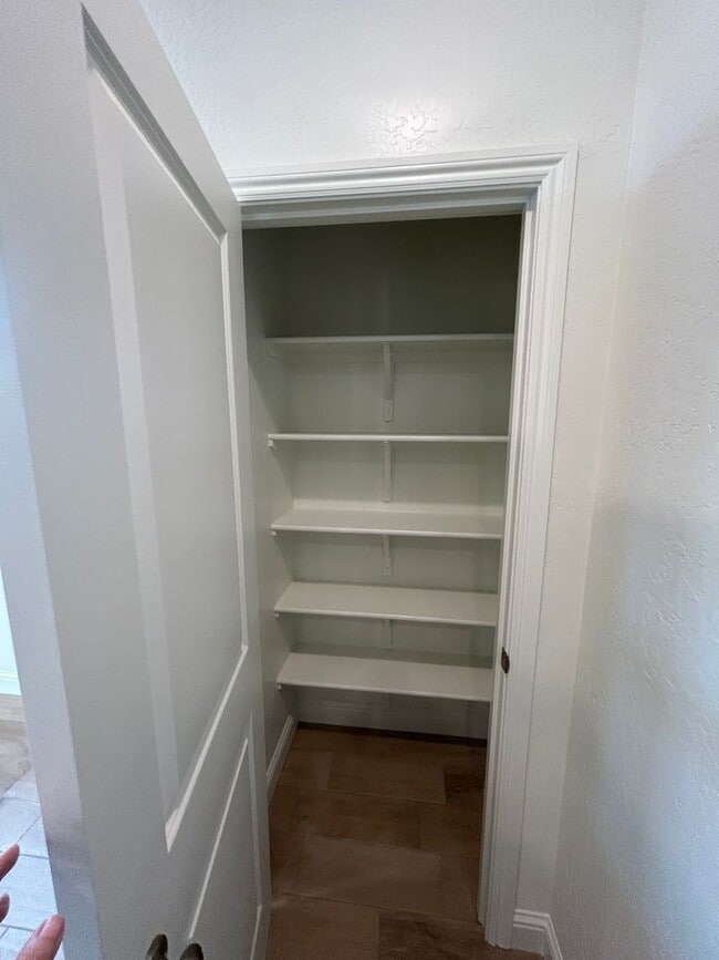 Building Photo - Northwest Visalia! Don't miss this beauty! Spacious and open 4 bedroom 2 bath!