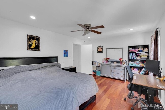 Building Photo - 5 Pond View Dr