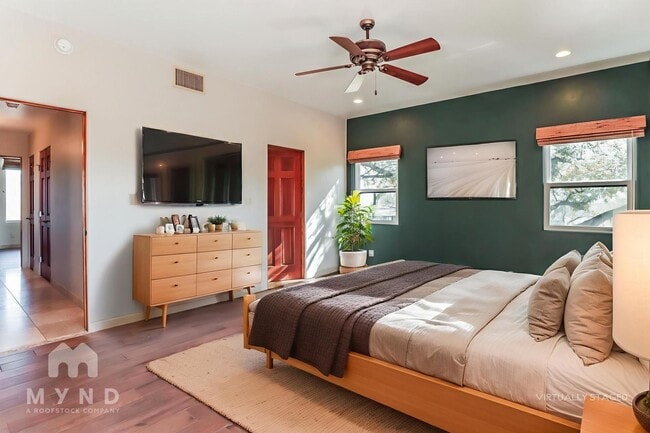 Building Photo - 5727 N PSO Ventoso