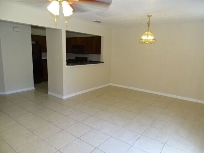 Building Photo - Charming 3-Bedroom Townhome in Winter Garden!