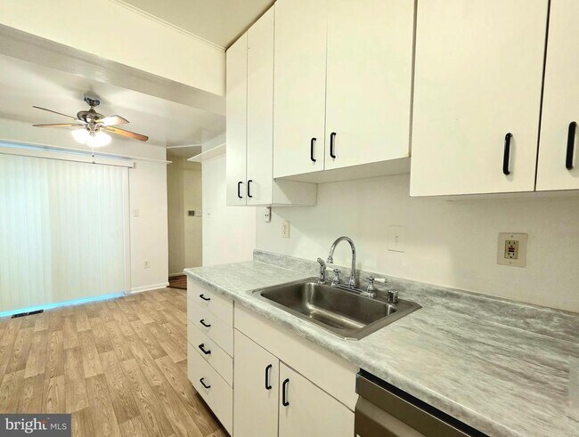 Building Photo - 5393 White Mane