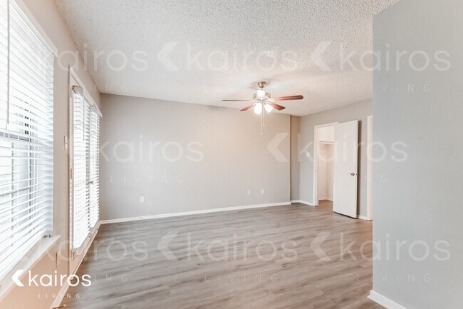 Building Photo - 820 Courtenay Pl