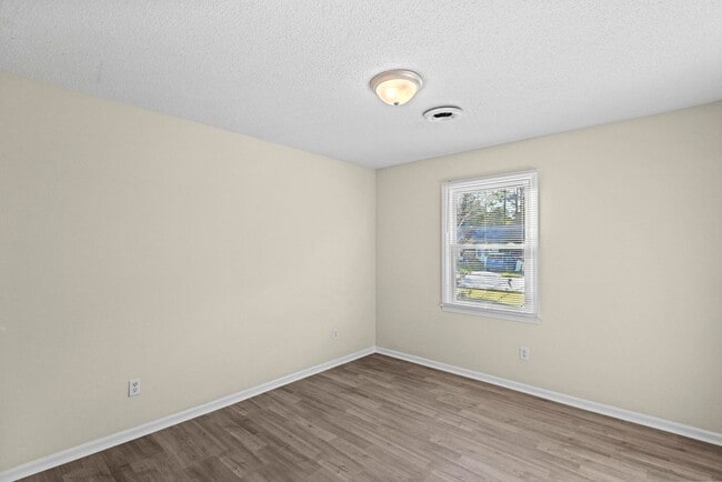 Building Photo - 130-132-132 Pine Crest Dr