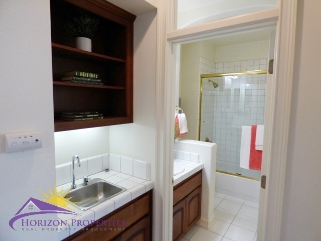 Building Photo - Modern Three-story 5 Bed 3.5 Bath 2,601 sqft Fair Oaks Home