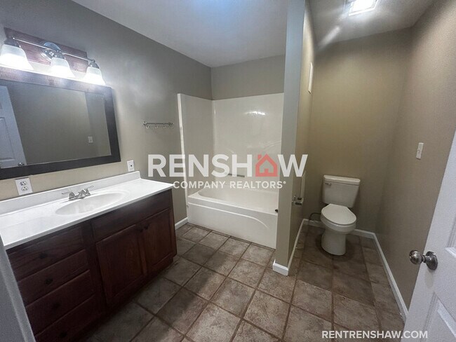 Building Photo - 392 Main St