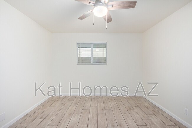 Building Photo - 5107 N 28th Dr