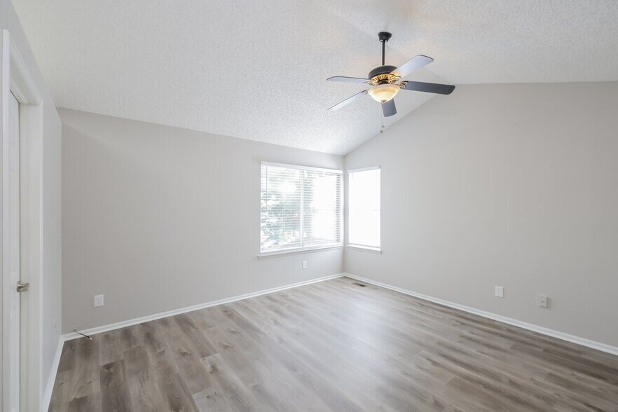 Building Photo - 18842 E Chenango Pl