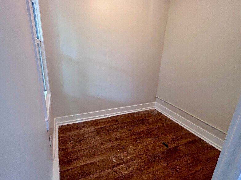 Closet 2/ office 2 - 140 Spring St