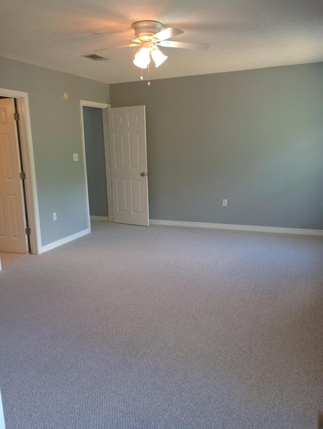 Building Photo - 129 Noblat Dr