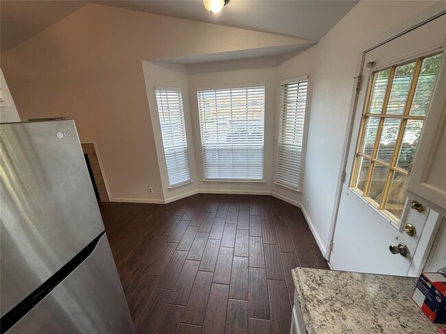 Building Photo - 9620 Sugar Hill Dr