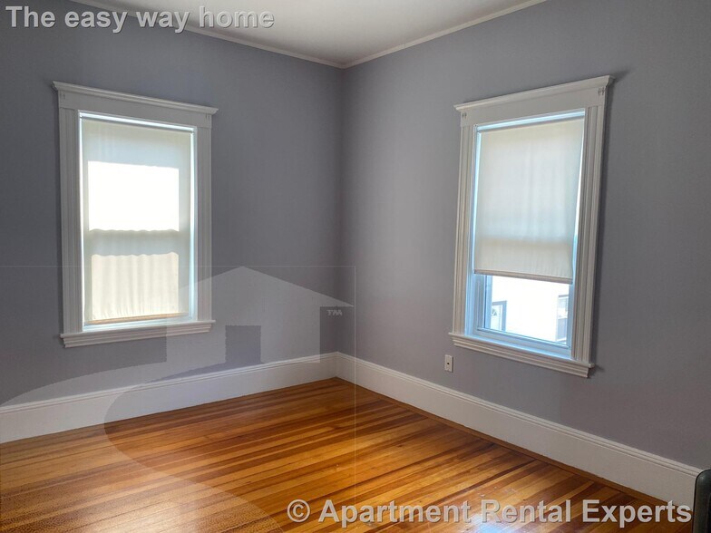 Building Photo - 96 Capen St