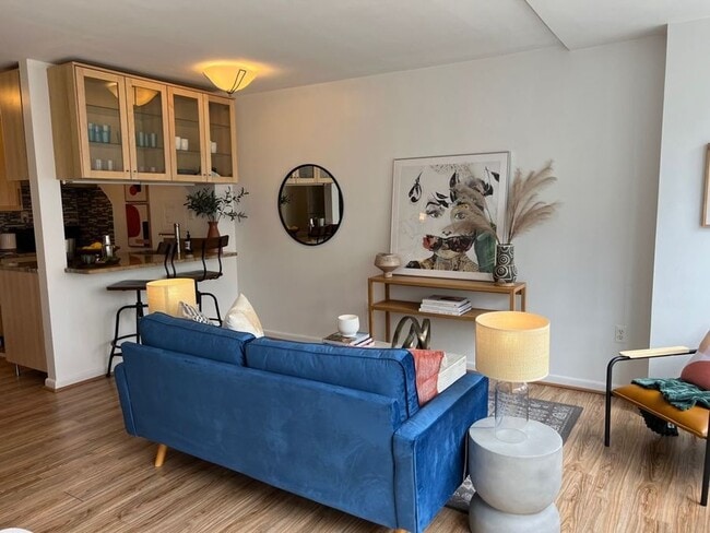 Building Photo - 522 21st St NW