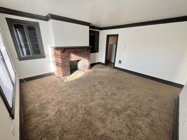 Building Photo - 16 N Broadway St