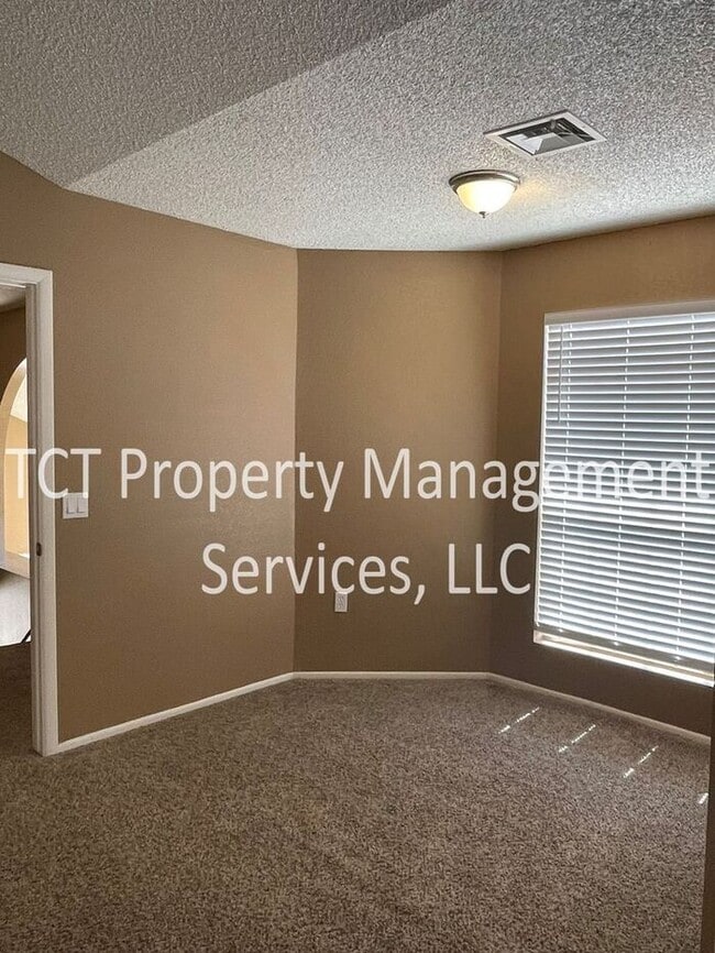 Building Photo - Spacious 3 Bedroom on Cul-de-Sac!