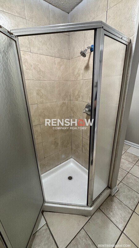 Building Photo - 5022 Byron Rd