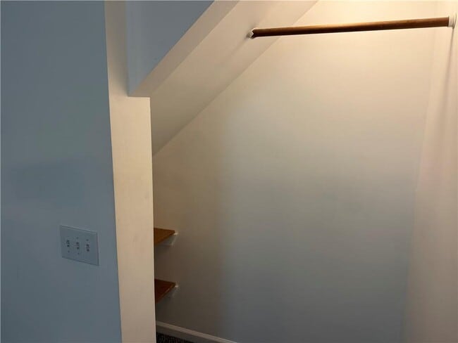 Building Photo - 412 Hickory Walk
