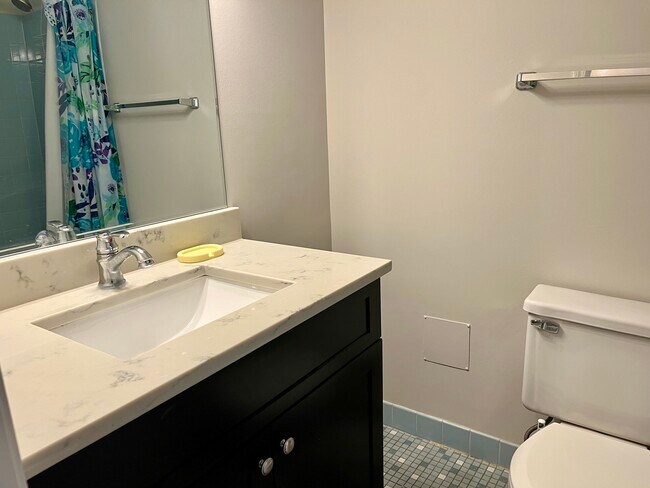 Building Photo - 240 Southwick Ct