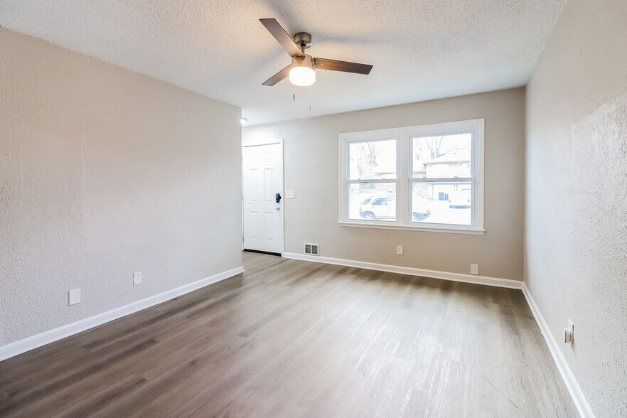 Building Photo - 7025 Monroe Ave