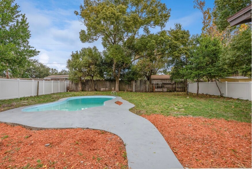 Building Photo - 3033 Sutton Dr