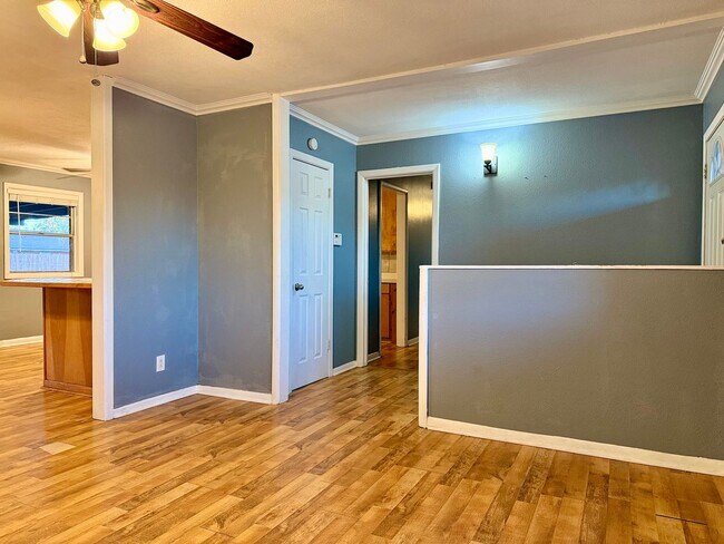 Building Photo - For Rent