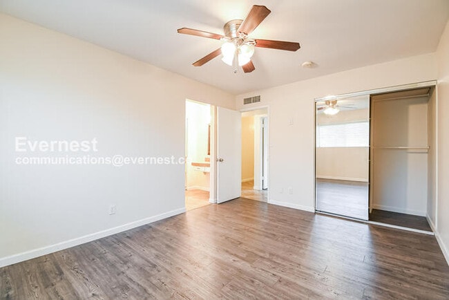 Building Photo - 8726 E Bonnie Rose Ave