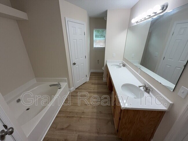 Building Photo - 4429 Amberwood Cir