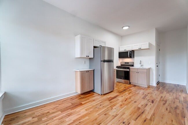 Building Photo - 522 Elm St