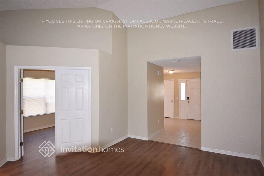 Building Photo - 653 Middlebury Loop