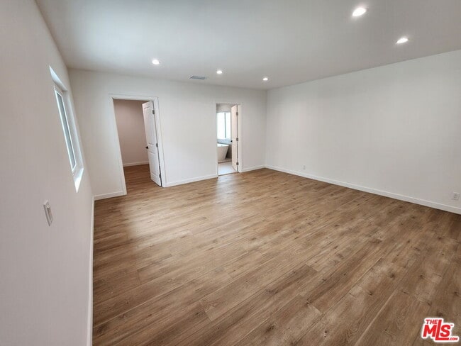 Building Photo - 6121 Sylvia Ave