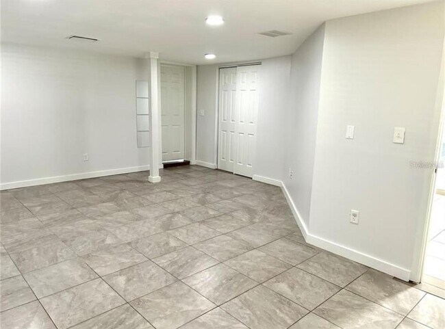 Building Photo - 487 Overstreet Ave