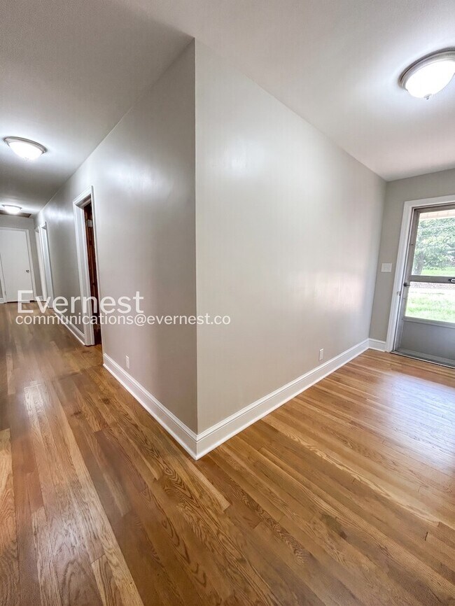 Building Photo - 112 Tabor St