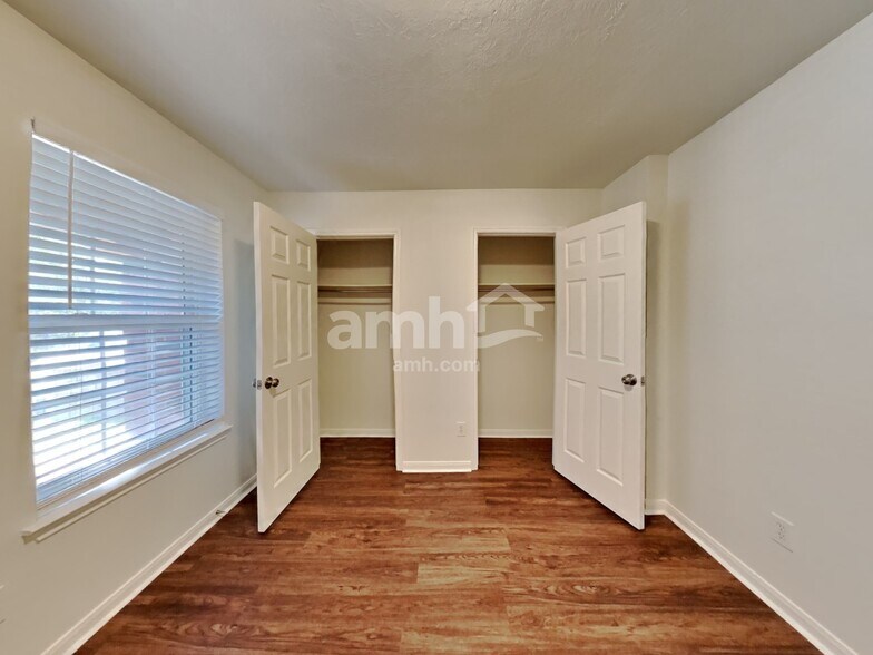 Building Photo - 31442 Camden Village Dr