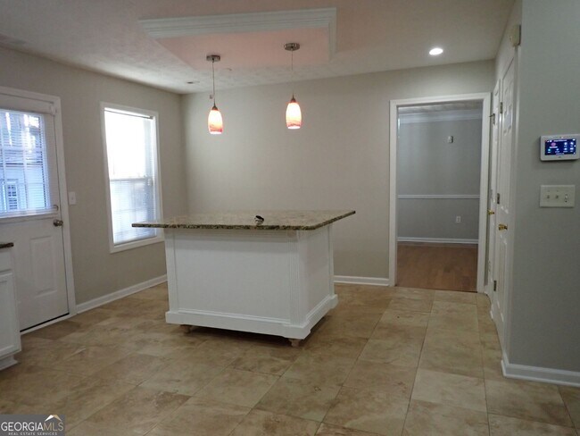 Building Photo - 827 Sinclair Way