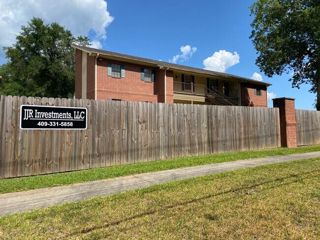 Building Photo - 702 Marvin Hancock Dr
