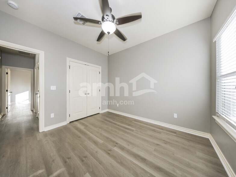 Building Photo - 416 E Charlotte Terrace