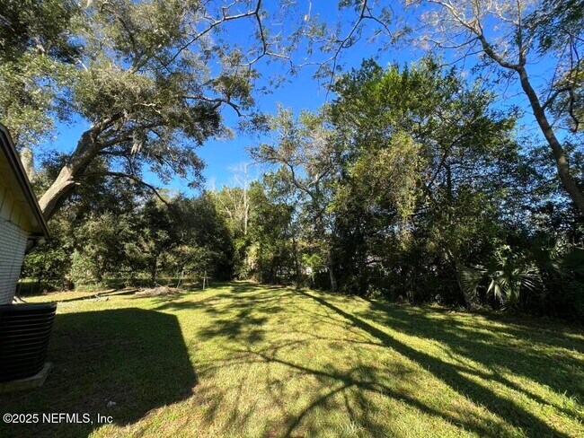 Building Photo - 8095 Lourdes Dr W