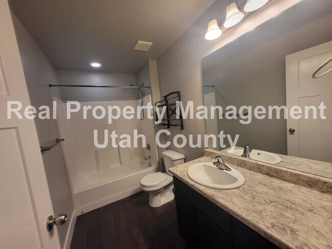 Building Photo - Pet Friendly Springville Condo