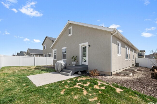 Building Photo - 6047 White Rock Rd