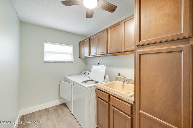 Building Photo - 645 Caiman St